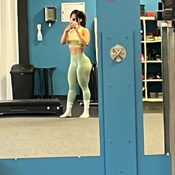 Meet your Posher, Ariel - Picture 1 of 1